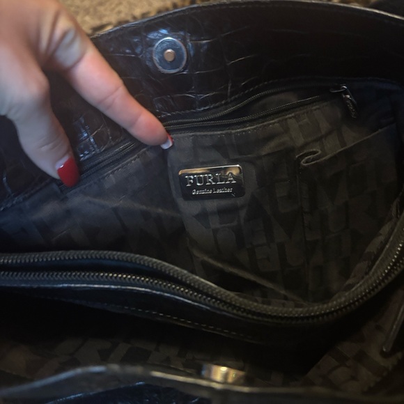 Furla Elegant Black Croc-Embossed Shoulder Bag - Picture 7 of 16